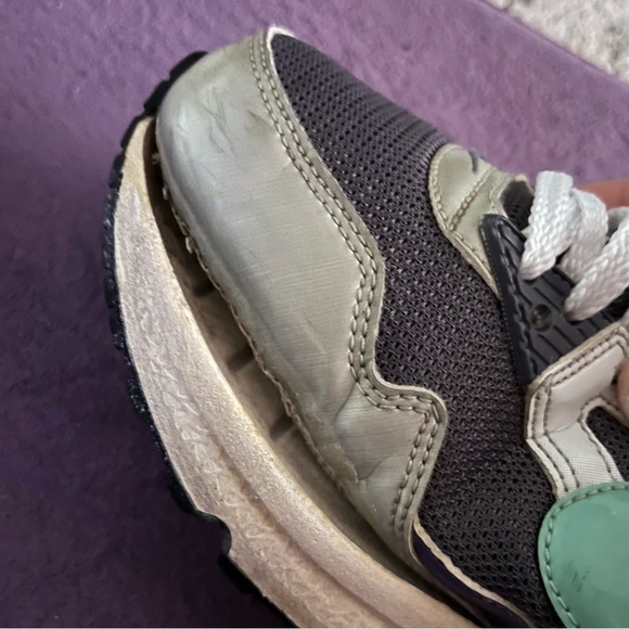 AS IS: 2 x Nike Air Max 6.5 - Picture 13 of 15